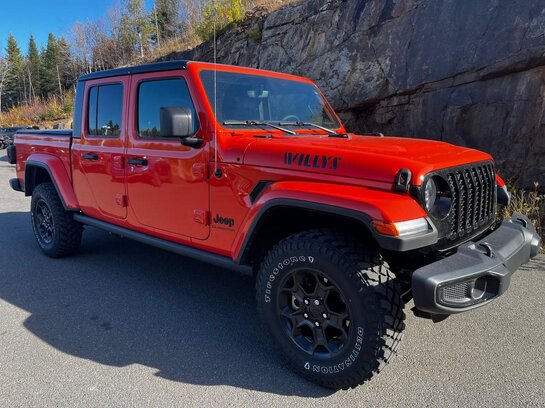2023 Jeep Gladiator 2023 punk n metallic (pe4)